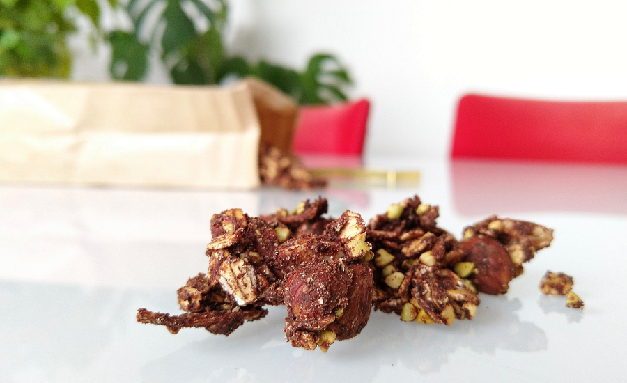 Boekweit-cacaogranola met kokoschips: de clusters!