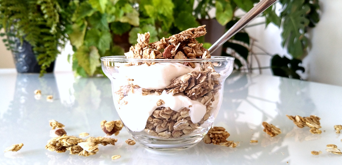 Kastanjegranola met honing en anijs - met yoghurt als parfait